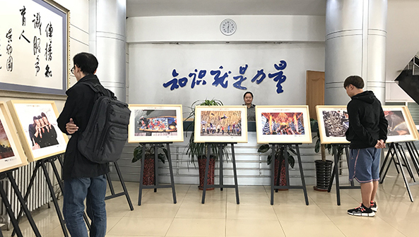 《百名摄影师聚焦香港》精选图片高校巡展中国农业大学站开幕 《百名摄影师聚焦香港》精选图片高校巡展中国农业大学站开幕